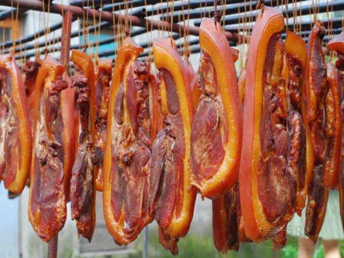 烟火中的年味，乐动(中国)机械老家熏肉登报啦